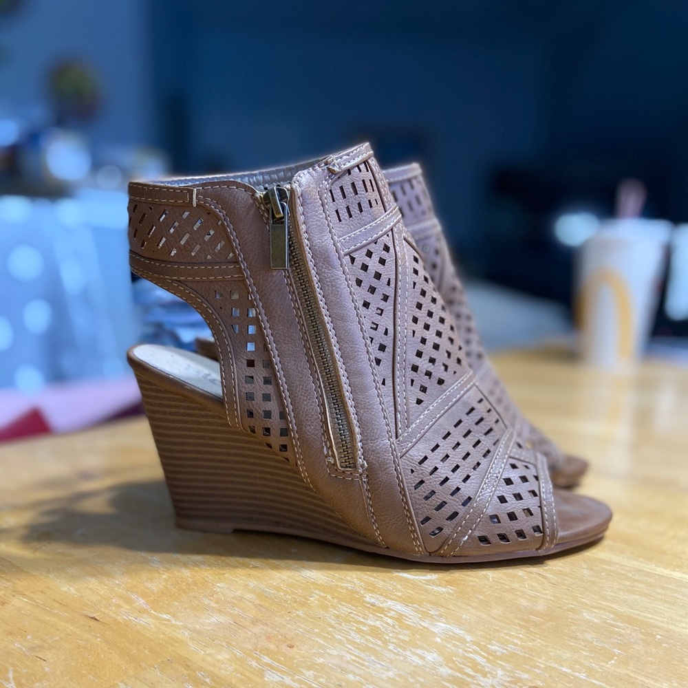Size 10 wedges